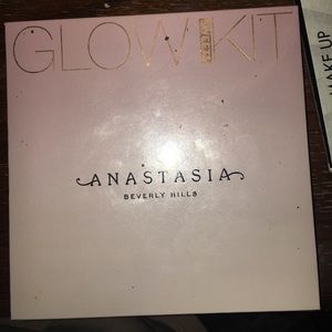 ANASTASIA BEVERLY HILLS GLOW KIT-SWEETS